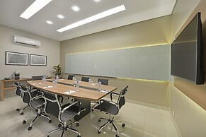 Hotel Deville Business Maringá