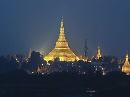 Sule Shangri-La, Yangon