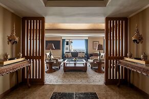 Sule Shangri-La, Yangon