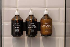 Neues Schloss Privat Hotel Zurich, Autograph Collection