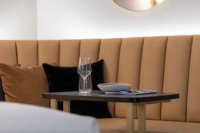 Neues Schloss Privat Hotel Zurich, Autograph Collection