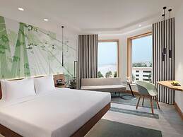 Novotel Mumbai Juhu Beach Hotel