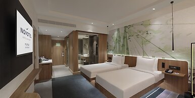 Novotel Mumbai Juhu Beach Hotel