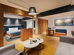 Novotel Mumbai Juhu Beach Hotel