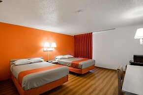 Motel 6 Waukegan, IL
