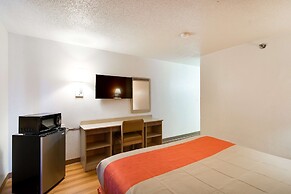 Motel 6 Waukegan, IL