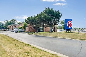 Motel 6 Waukegan, IL