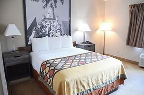 Super 8 by Wyndham Elgin