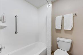 Super 8 by Wyndham Elgin