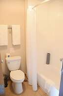 Super 8 by Wyndham Elgin