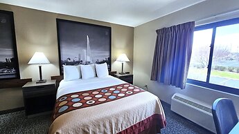 Super 8 by Wyndham Elgin