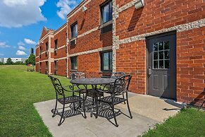 Super 8 by Wyndham Elgin