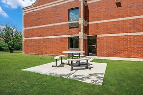Super 8 by Wyndham Elgin