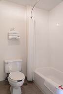 Super 8 by Wyndham Elgin