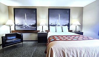 Super 8 by Wyndham Elgin