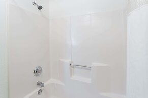 Super 8 by Wyndham Elgin