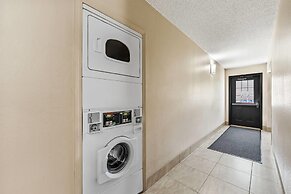 Super 8 by Wyndham Elgin