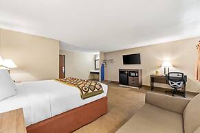 Super 8 by Wyndham Elgin