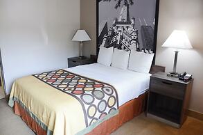 Super 8 by Wyndham Elgin