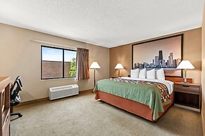 Super 8 by Wyndham Elgin