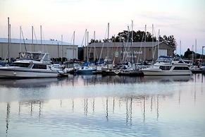 Barker's Island Inn Resort