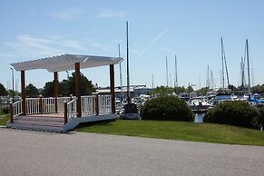 Barker's Island Inn Resort