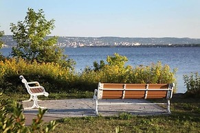 Barker's Island Inn Resort