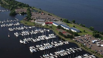 Barker's Island Inn Resort