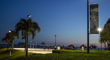 Sailport Waterfront Suites