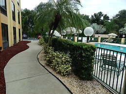Comfort Suites Tampa - Brandon