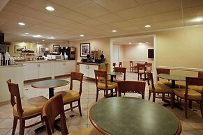 La Quinta Inn & Suites by Wyndham Tampa Fairgrounds - Casino
