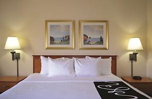 La Quinta Inn & Suites by Wyndham Tampa Fairgrounds - Casino