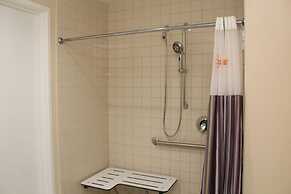 La Quinta Inn & Suites by Wyndham Tampa Fairgrounds - Casino