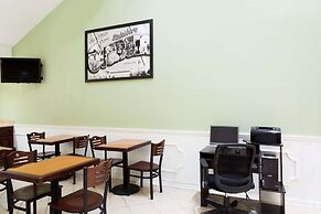 Super 8 by Wyndham Statesboro