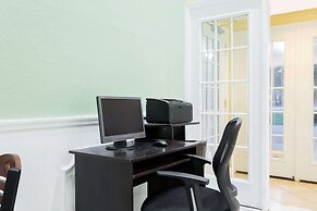 Super 8 by Wyndham Statesboro