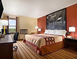 Super 8 by Wyndham Mattoon