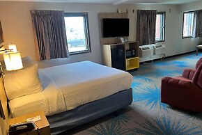 Days Inn & Suites by Wyndham Des Moines Airport