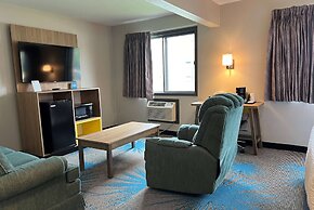 Days Inn & Suites by Wyndham Des Moines Airport
