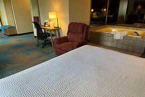 Days Inn & Suites by Wyndham Des Moines Airport