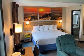 Days Inn & Suites by Wyndham Des Moines Airport