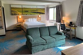 Days Inn & Suites by Wyndham Des Moines Airport