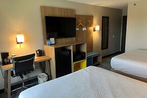 Days Inn & Suites by Wyndham Des Moines Airport