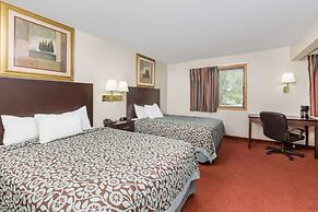 Days Inn & Suites by Wyndham Des Moines Airport