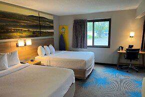 Days Inn & Suites by Wyndham Des Moines Airport