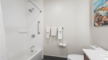 Best Western Plus The Inn at Hampton