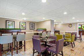 La Quinta Inn & Suites by Wyndham Miami Airport East