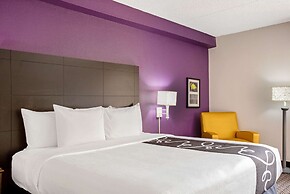 La Quinta Inn & Suites by Wyndham Miami Airport East