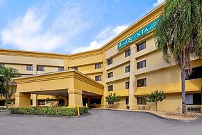 La Quinta Inn & Suites by Wyndham Miami Airport East