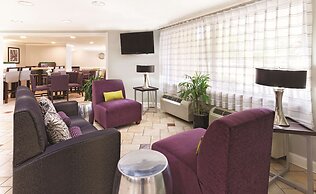 La Quinta Inn & Suites by Wyndham Miami Airport East