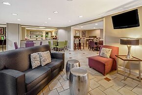 La Quinta Inn & Suites by Wyndham Miami Airport East